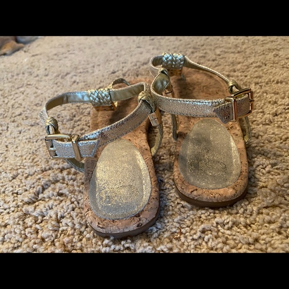 Gianni Bini size 7.5 gold sandals - Picture 6 of 6